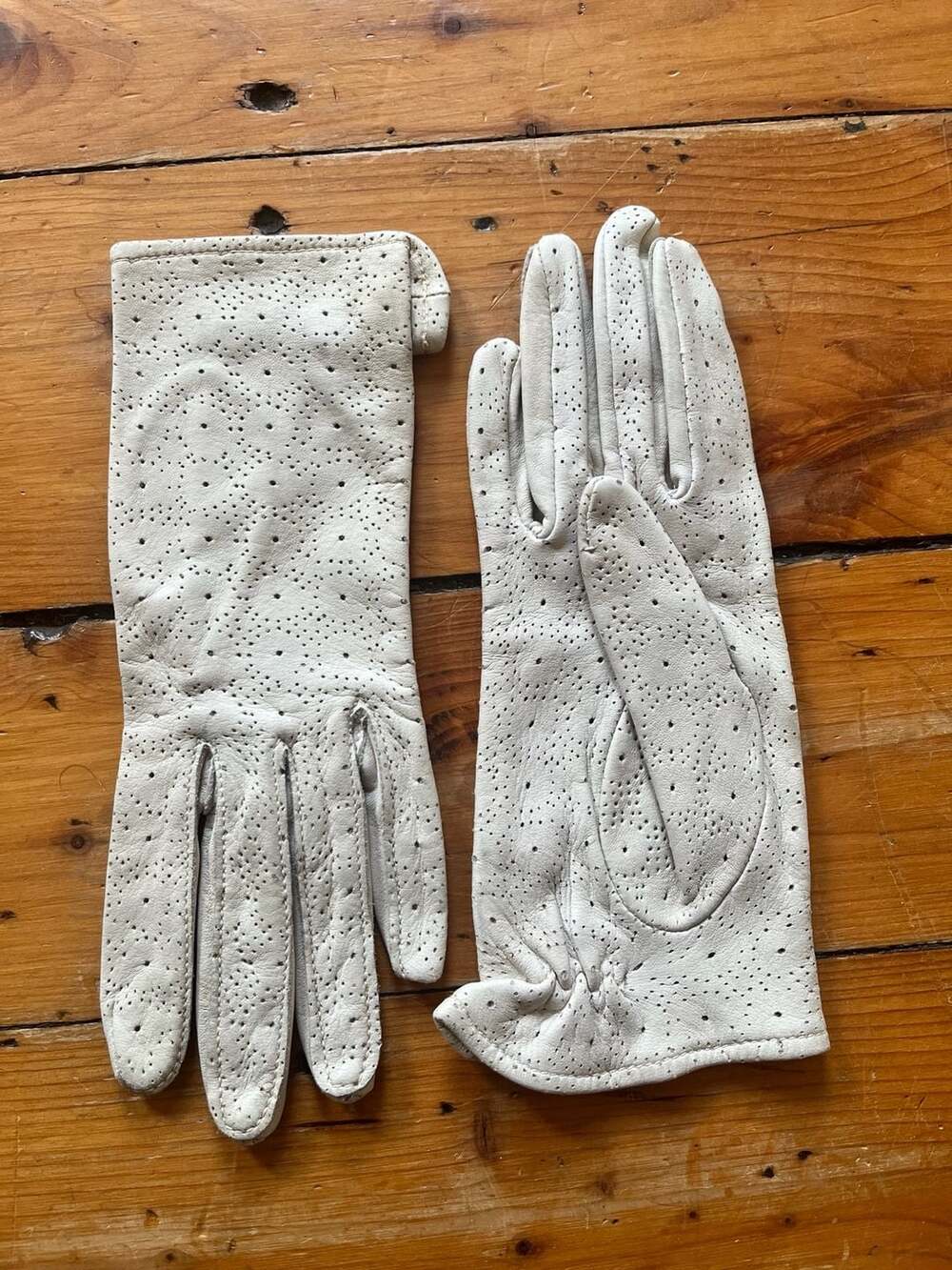 Vintage Genuine Deerskin Gloves Size 7 Table Cut White Leather 50s 60s